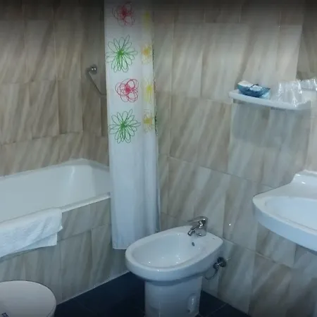 Comercio Πανσιόν *