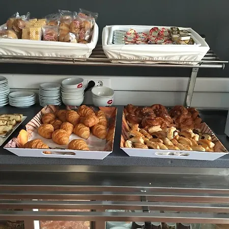 Πανσιόν Comercio *